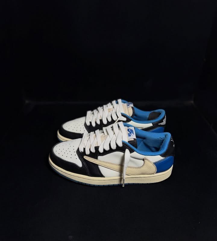 Jordan 1 Low Travis Scott X Fragments