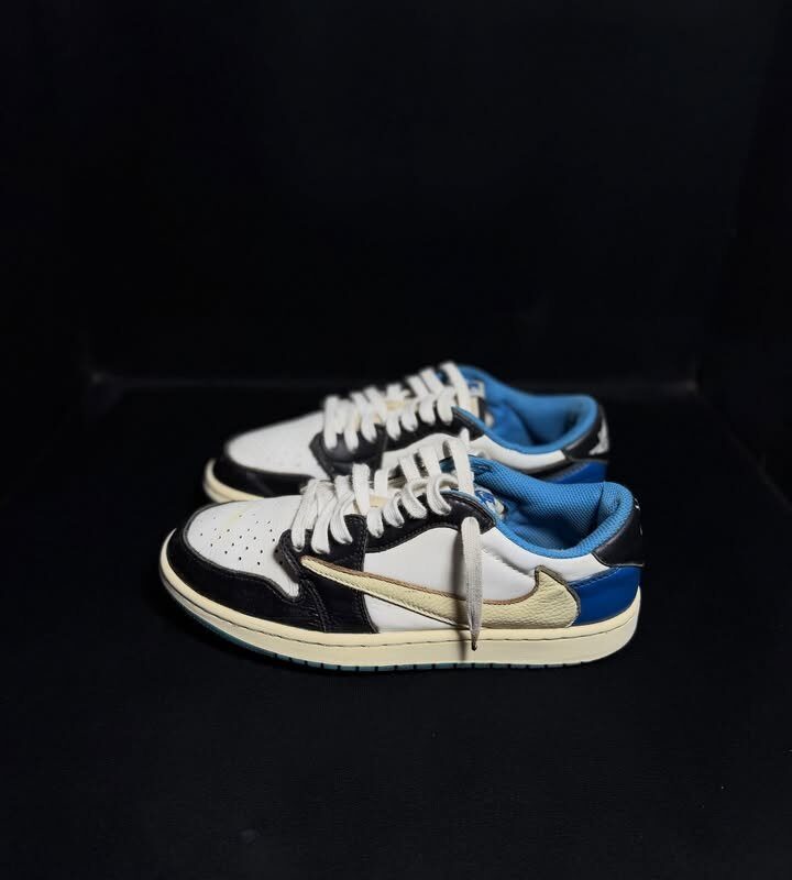 Jordan 1 Low Travis Scott X Fragments