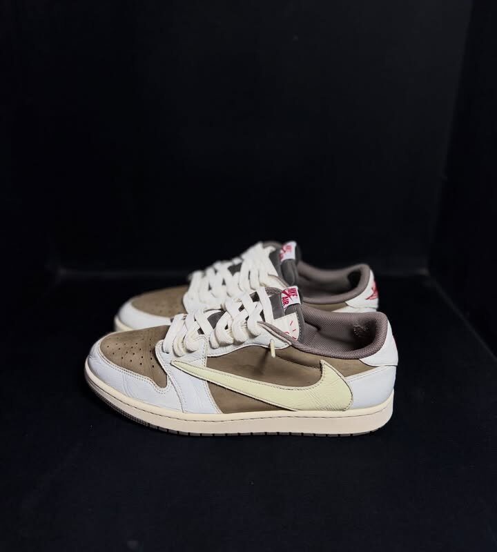 Jordan 1 Low Travis Scott X Reverse Mocha