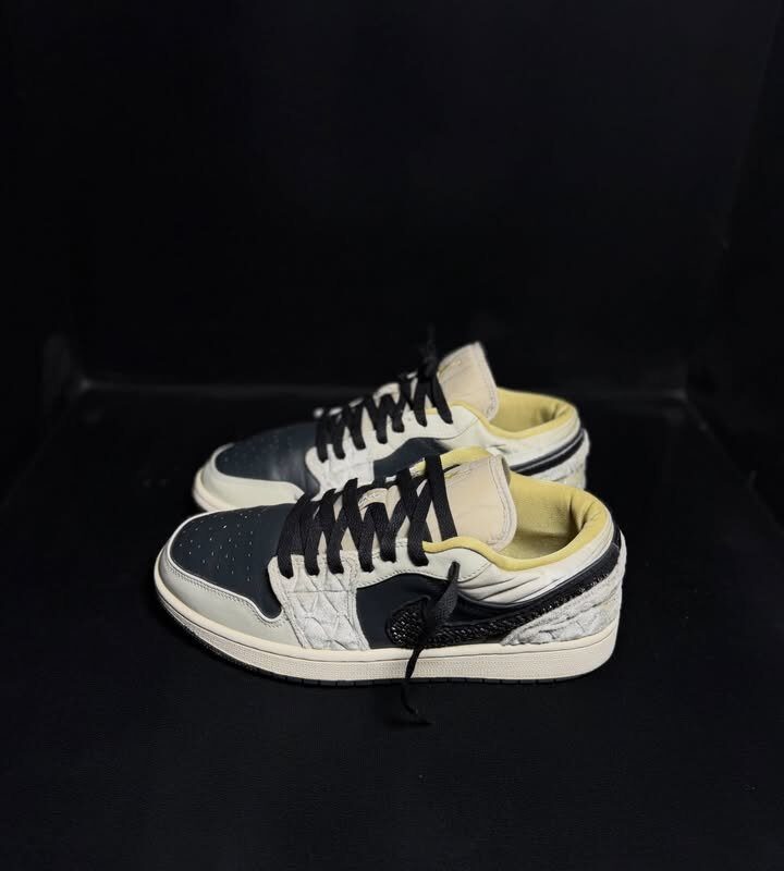 Jordan 1 Low Beaded Swoosh