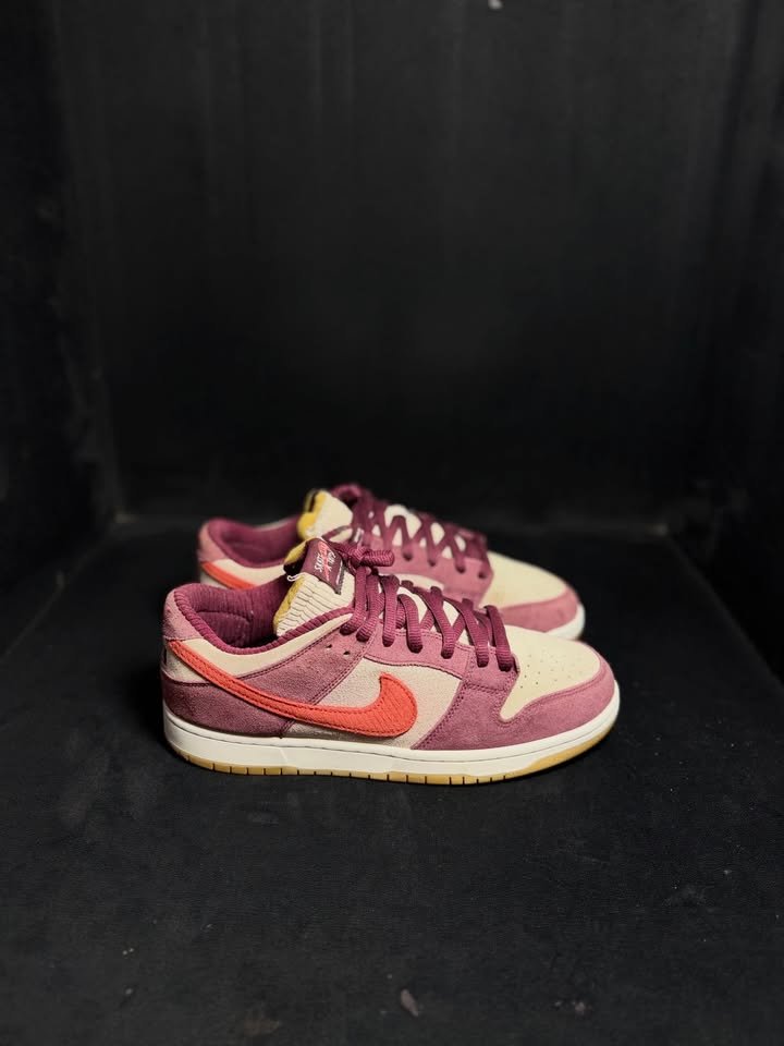 Nike SB Dunk Low Skate Like A Girl - Image 2
