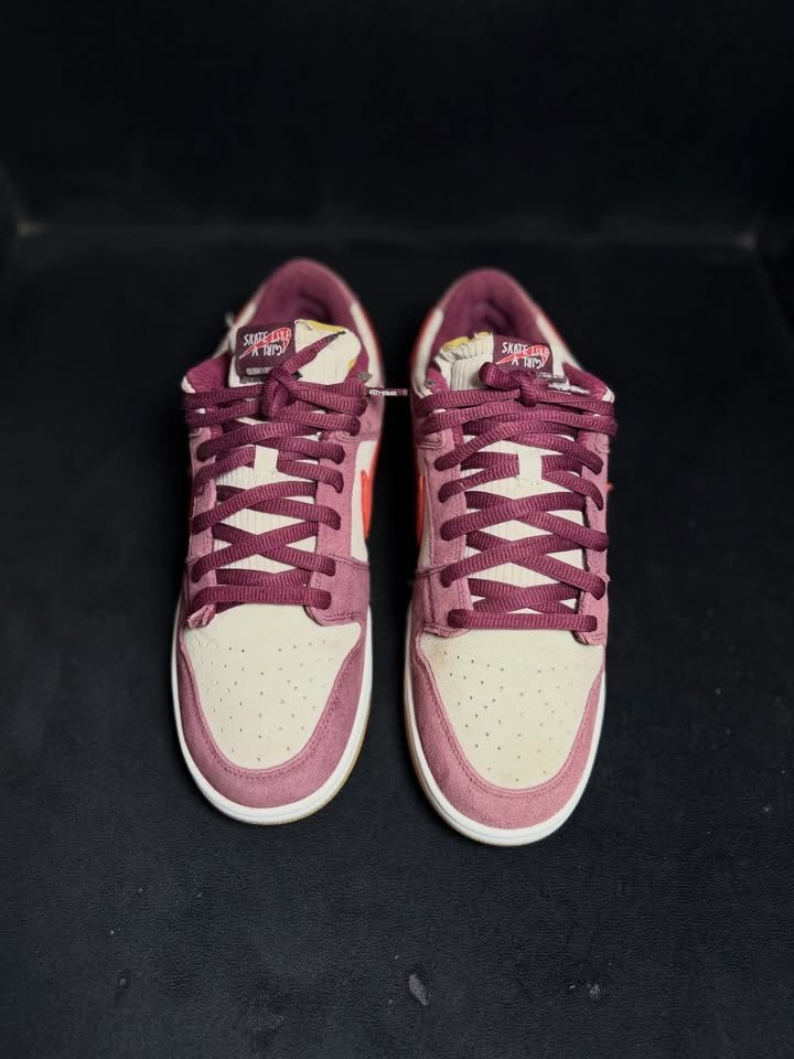 Nike SB Dunk Low Skate Like A Girl - Image 3