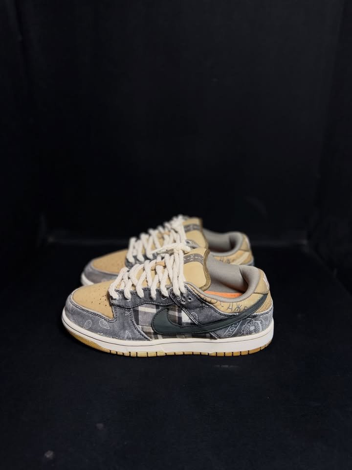SB Dunk Low Travis Scott