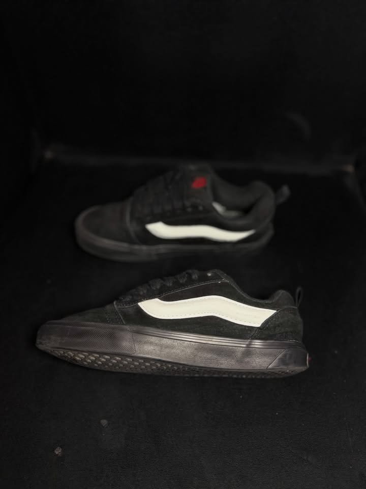 VANS Old Skool Low Top Suede Black Sneaker - Image 4