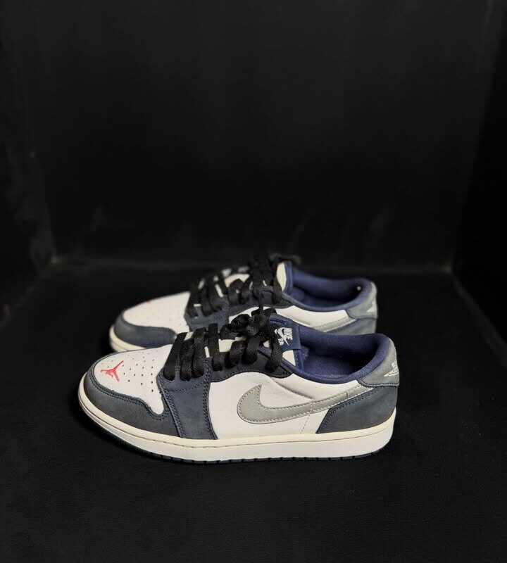 Jordan 1 Low SB Midnight Navy